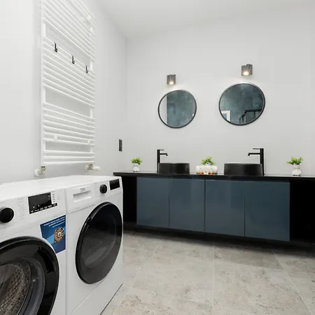 Jasny Z Ogrodem I Parkingiem Na Przedmiesciach Warszawy By Renters Appartement *