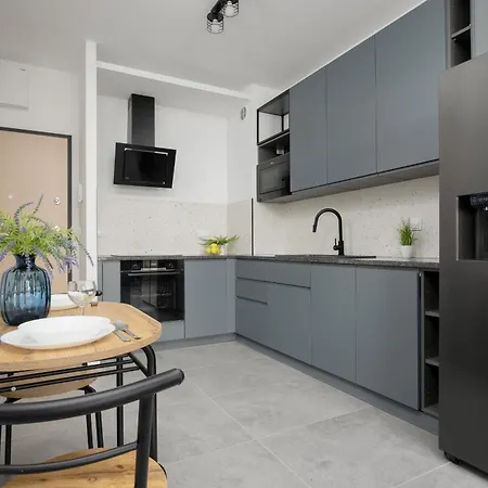 Jasny Z Ogrodem I Parkingiem Na Przedmiesciach Warszawy By Renters * Zamienie