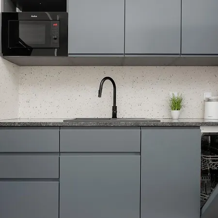 Jasny Z Ogrodem I Parkingiem Na Przedmiesciach Warszawy By Renters Apartment