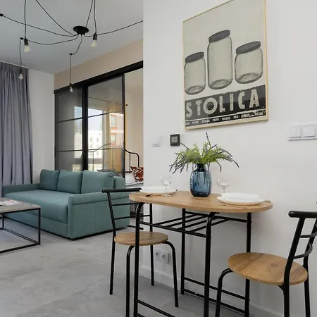 Jasny Z Ogrodem I Parkingiem Na Przedmiesciach Warszawy By Renters *