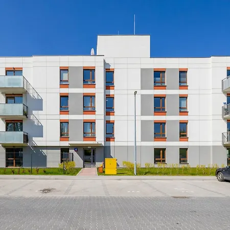 Jasny Z Ogrodem I Parkingiem Na Przedmiesciach Warszawy By Renters Zamienie