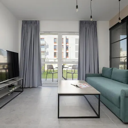 Apartment Jasny Z Ogrodem I Parkingiem Na Przedmiesciach Warszawy By Renters