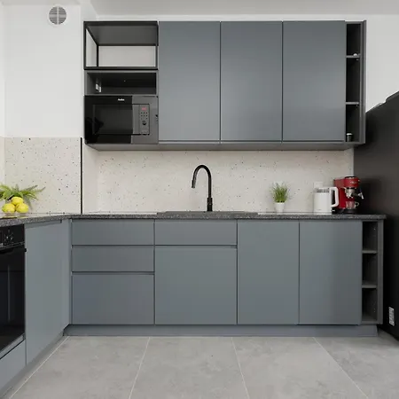 Apartment Jasny Z Ogrodem I Parkingiem Na Przedmiesciach Warszawy By Renters *